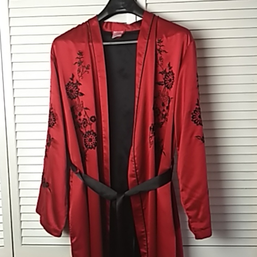CABERNET Sleepwear-Robe - Picture 2 of 10